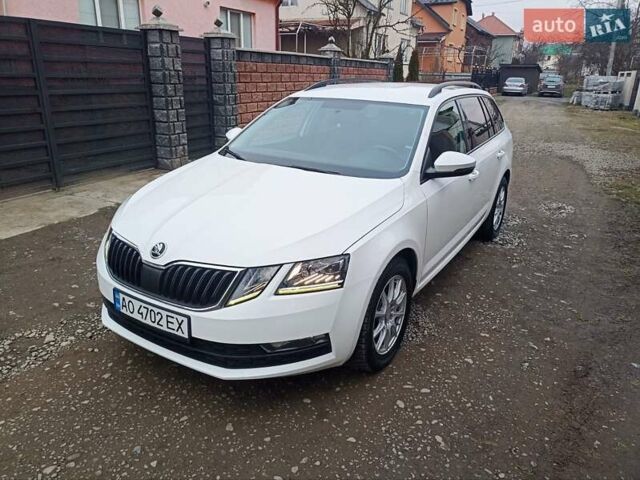 Білий Шкода Октавія, об'ємом двигуна 1.6 л та пробігом 247 тис. км за 10900 $, фото 32 на Automoto.ua