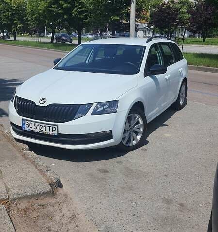 Білий Шкода Октавія, об'ємом двигуна 1.6 л та пробігом 197 тис. км за 14800 $, фото 1 на Automoto.ua