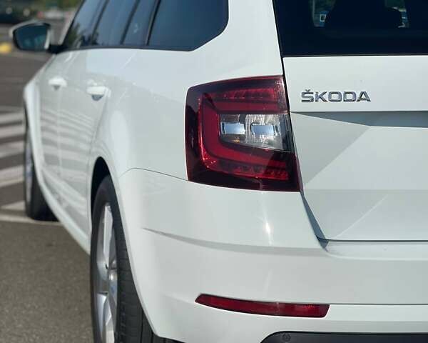 Белый Шкода Октавия, объемом двигателя 2 л и пробегом 220 тыс. км за 16200 $, фото 132 на Automoto.ua