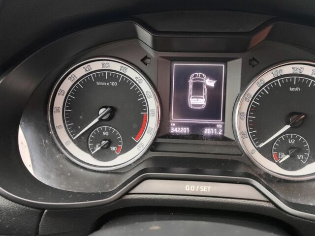 Белый Шкода Октавия, объемом двигателя 1.6 л и пробегом 340 тыс. км за 10800 $, фото 2 на Automoto.ua