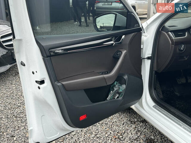 Белый Шкода Октавия, объемом двигателя 2 л и пробегом 240 тыс. км за 17499 $, фото 6 на Automoto.ua