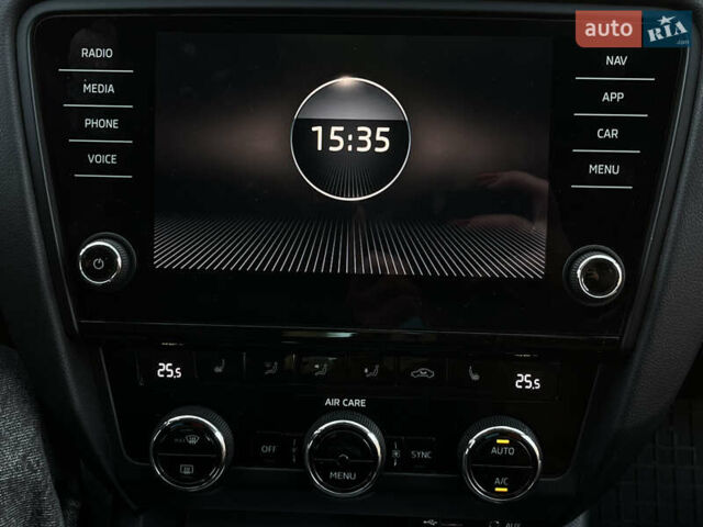 Белый Шкода Октавия, объемом двигателя 1.97 л и пробегом 250 тыс. км за 12500 $, фото 38 на Automoto.ua