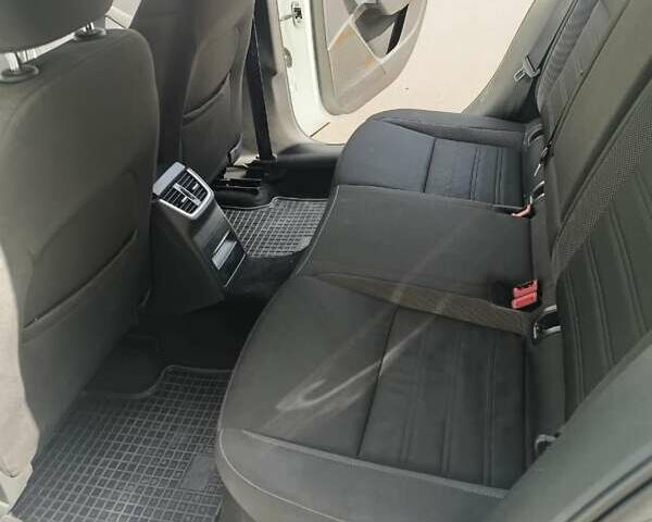 Білий Шкода Октавія, об'ємом двигуна 2 л та пробігом 258 тис. км за 13200 $, фото 2 на Automoto.ua