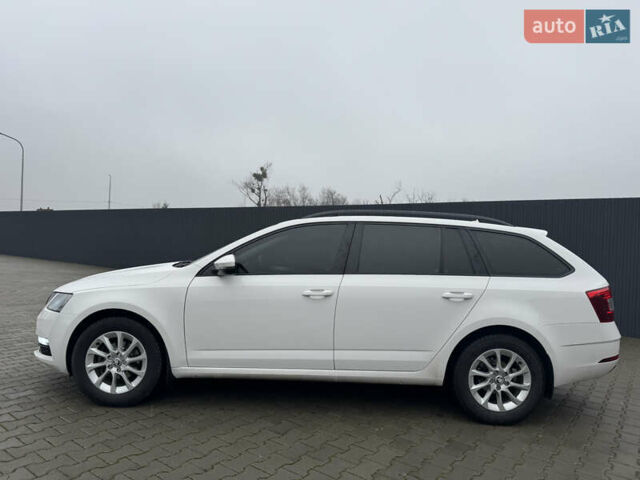 Белый Шкода Октавия, объемом двигателя 1.6 л и пробегом 280 тыс. км за 11900 $, фото 5 на Automoto.ua