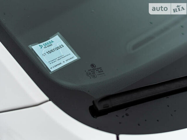 Белый Шкода Октавия, объемом двигателя 2 л и пробегом 260 тыс. км за 13000 $, фото 7 на Automoto.ua