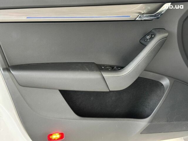 Белый Шкода Октавия, объемом двигателя 1.6 л и пробегом 212 тыс. км за 15340 $, фото 8 на Automoto.ua