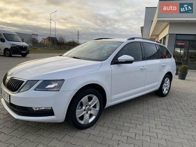 Белый Шкода Октавия, объемом двигателя 1.6 л и пробегом 216 тыс. км за 12250 $, фото 3 на Automoto.ua