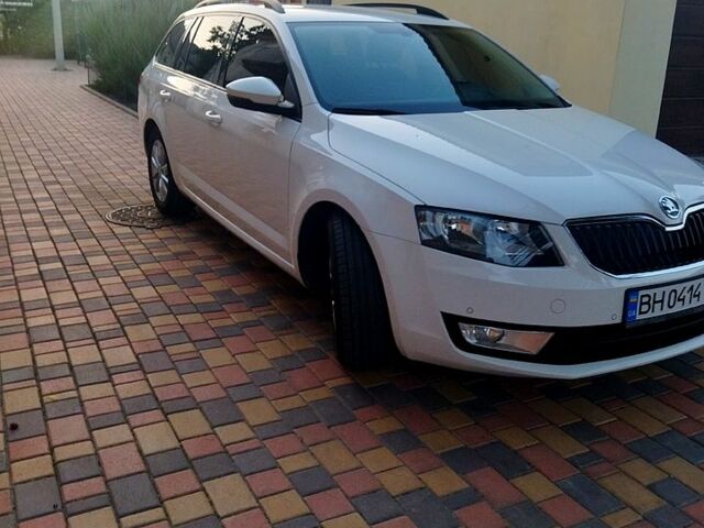 Белый Шкода Октавия, объемом двигателя 1.6 л и пробегом 308 тыс. км за 10900 $, фото 1 на Automoto.ua
