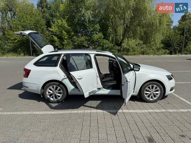 Белый Шкода Октавия, объемом двигателя 1.6 л и пробегом 260 тыс. км за 12800 $, фото 13 на Automoto.ua