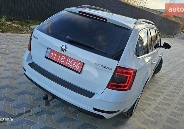 Белый Шкода Октавия, объемом двигателя 1.6 л и пробегом 245 тыс. км за 12499 $, фото 18 на Automoto.ua