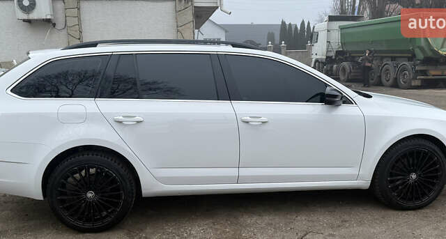 Белый Шкода Октавия, объемом двигателя 2 л и пробегом 320 тыс. км за 14500 $, фото 4 на Automoto.ua