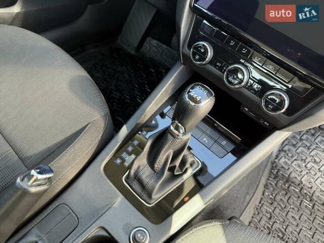 Белый Шкода Октавия, объемом двигателя 2 л и пробегом 220 тыс. км за 15999 $, фото 103 на Automoto.ua