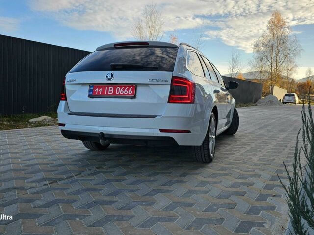 Белый Шкода Октавия, объемом двигателя 1.6 л и пробегом 245 тыс. км за 12500 $, фото 2 на Automoto.ua