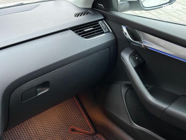 Белый Шкода Октавия, объемом двигателя 1.6 л и пробегом 212 тыс. км за 15340 $, фото 17 на Automoto.ua