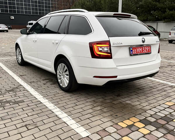 Білий Шкода Октавія, об'ємом двигуна 1.97 л та пробігом 241 тис. км за 15950 $, фото 5 на Automoto.ua