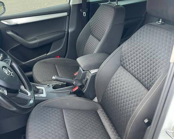 Белый Шкода Октавия, объемом двигателя 2 л и пробегом 220 тыс. км за 16200 $, фото 23 на Automoto.ua