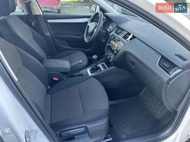 Білий Шкода Октавія, об'ємом двигуна 1.6 л та пробігом 155 тис. км за 12300 $, фото 9 на Automoto.ua