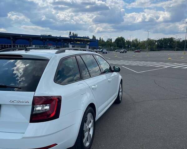 Белый Шкода Октавия, объемом двигателя 2 л и пробегом 220 тыс. км за 16200 $, фото 15 на Automoto.ua