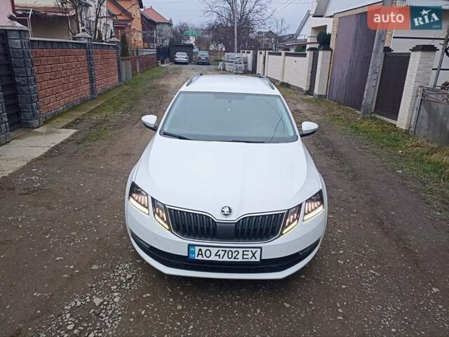 Білий Шкода Октавія, об'ємом двигуна 1.6 л та пробігом 247 тис. км за 10900 $, фото 16 на Automoto.ua