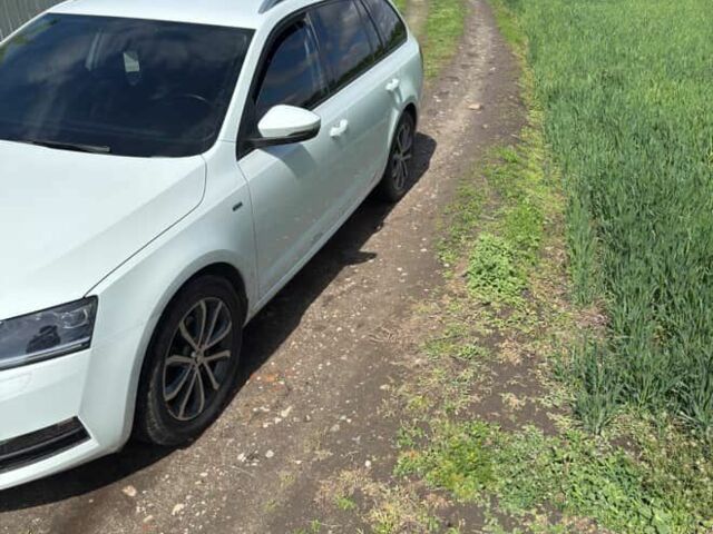 Білий Шкода Октавія, об'ємом двигуна 2 л та пробігом 293 тис. км за 12500 $, фото 3 на Automoto.ua