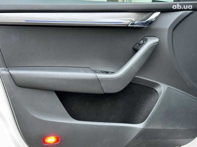 Белый Шкода Октавия, объемом двигателя 1.6 л и пробегом 212 тыс. км за 15340 $, фото 10 на Automoto.ua