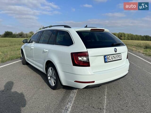 Белый Шкода Октавия, объемом двигателя 1.6 л и пробегом 210 тыс. км за 13400 $, фото 4 на Automoto.ua