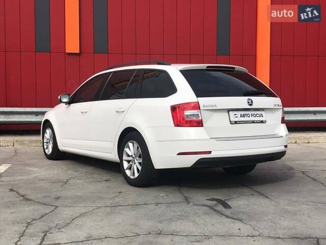 Белый Шкода Октавия, объемом двигателя 1.6 л и пробегом 270 тыс. км за 13990 $, фото 4 на Automoto.ua