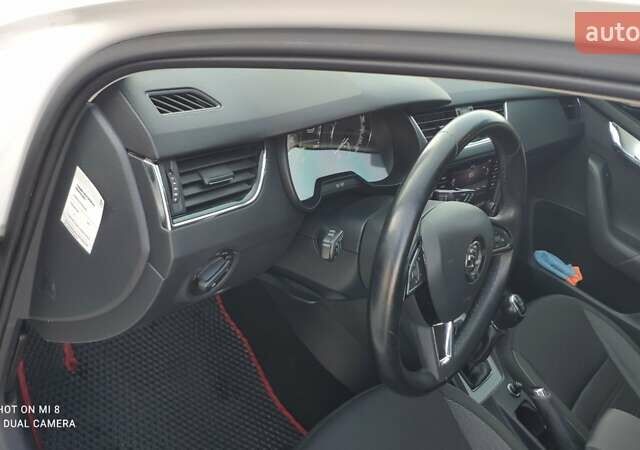 Белый Шкода Октавия, объемом двигателя 1.6 л и пробегом 219 тыс. км за 12800 $, фото 20 на Automoto.ua