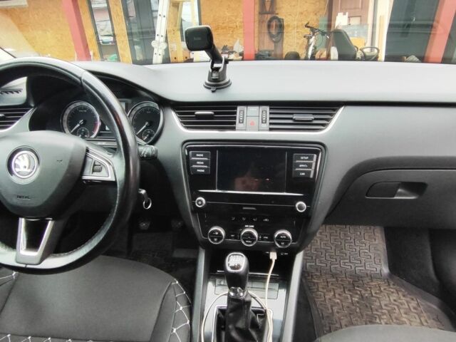 Белый Шкода Октавия, объемом двигателя 1.6 л и пробегом 340 тыс. км за 10800 $, фото 3 на Automoto.ua