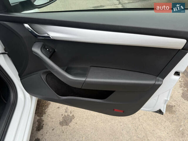 Белый Шкода Октавия, объемом двигателя 1.6 л и пробегом 218 тыс. км за 12950 $, фото 27 на Automoto.ua