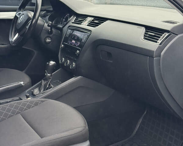 Белый Шкода Октавия, объемом двигателя 1.6 л и пробегом 280 тыс. км за 11900 $, фото 19 на Automoto.ua