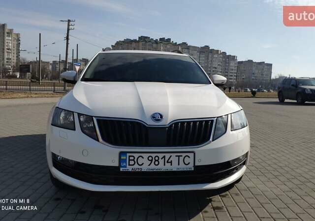 Белый Шкода Октавия, объемом двигателя 1.6 л и пробегом 219 тыс. км за 12800 $, фото 1 на Automoto.ua