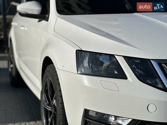 Белый Шкода Октавия, объемом двигателя 1.6 л и пробегом 198 тыс. км за 13500 $, фото 4 на Automoto.ua