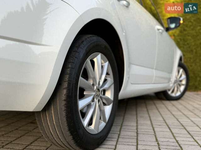 Белый Шкода Октавия, объемом двигателя 2 л и пробегом 183 тыс. км за 14300 $, фото 30 на Automoto.ua