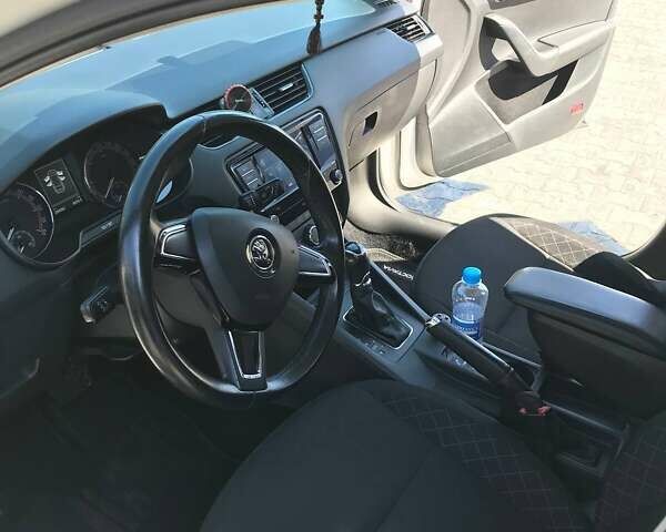Білий Шкода Октавія, об'ємом двигуна 1.6 л та пробігом 284 тис. км за 14000 $, фото 21 на Automoto.ua