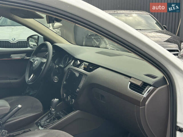 Белый Шкода Октавия, объемом двигателя 2 л и пробегом 240 тыс. км за 17499 $, фото 12 на Automoto.ua