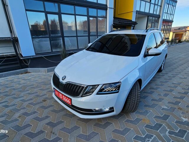 Белый Шкода Октавия, объемом двигателя 1.6 л и пробегом 245 тыс. км за 12500 $, фото 3 на Automoto.ua