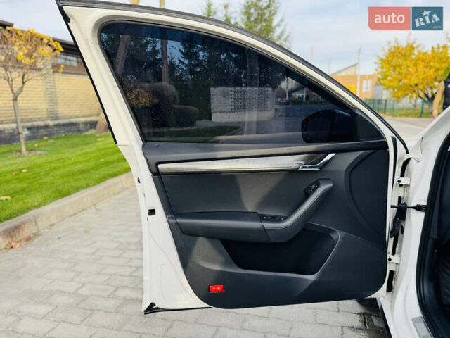 Белый Шкода Октавия, объемом двигателя 1.97 л и пробегом 245 тыс. км за 17500 $, фото 16 на Automoto.ua