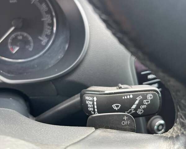 Белый Шкода Октавия, объемом двигателя 2 л и пробегом 220 тыс. км за 16200 $, фото 21 на Automoto.ua