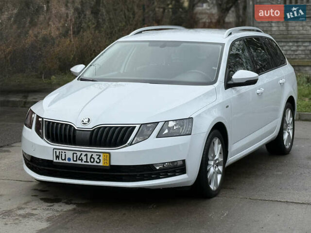 Белый Шкода Октавия, объемом двигателя 1.6 л и пробегом 218 тыс. км за 12950 $, фото 5 на Automoto.ua