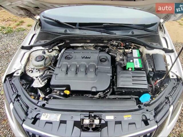 Белый Шкода Октавия, объемом двигателя 1.6 л и пробегом 342 тыс. км за 10800 $, фото 1 на Automoto.ua