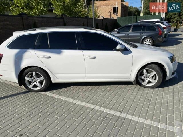 Білий Шкода Октавія, об'ємом двигуна 2 л та пробігом 221 тис. км за 15300 $, фото 2 на Automoto.ua