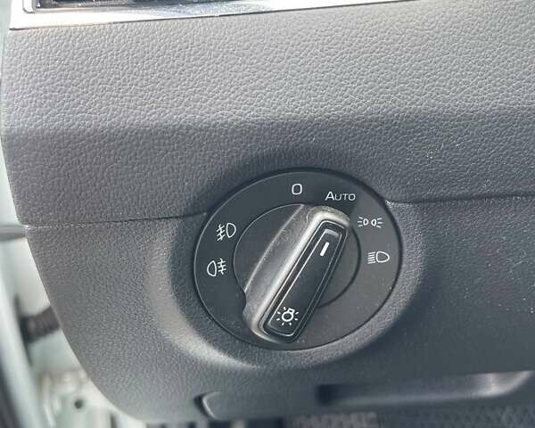 Белый Шкода Октавия, объемом двигателя 2 л и пробегом 220 тыс. км за 16200 $, фото 27 на Automoto.ua