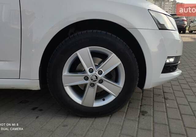 Белый Шкода Октавия, объемом двигателя 1.6 л и пробегом 219 тыс. км за 12800 $, фото 24 на Automoto.ua