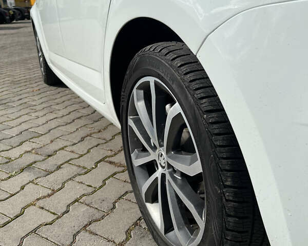 Білий Шкода Октавія, об'ємом двигуна 1.6 л та пробігом 195 тис. км за 14800 $, фото 9 на Automoto.ua