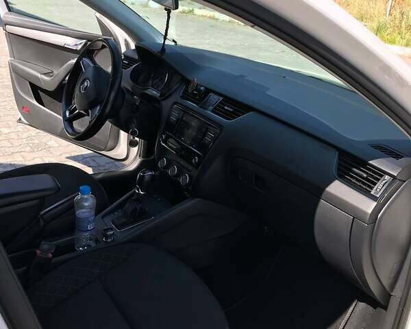 Білий Шкода Октавія, об'ємом двигуна 1.6 л та пробігом 284 тис. км за 14000 $, фото 25 на Automoto.ua