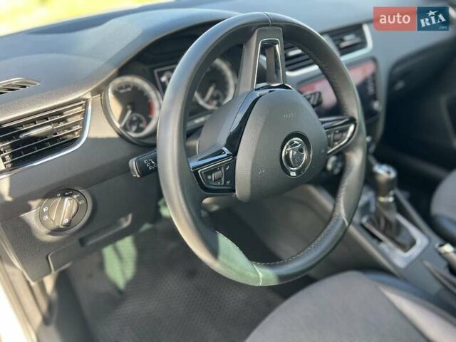 Белый Шкода Октавия, объемом двигателя 1.6 л и пробегом 210 тыс. км за 13400 $, фото 12 на Automoto.ua