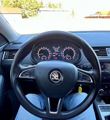 Белый Шкода Октавия, объемом двигателя 1.6 л и пробегом 0 тыс. км за 11500 $, фото 2 на Automoto.ua