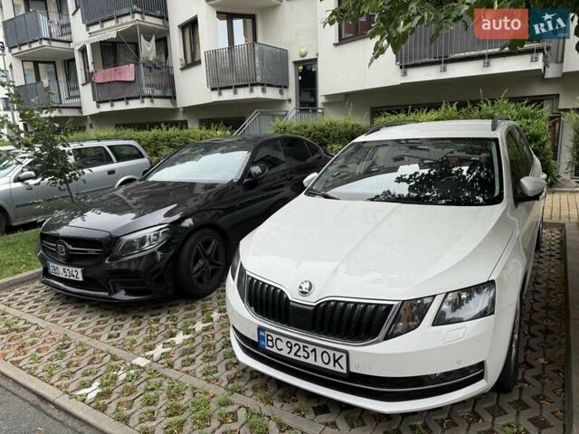Белый Шкода Октавия, объемом двигателя 2 л и пробегом 226 тыс. км за 16950 $, фото 1 на Automoto.ua