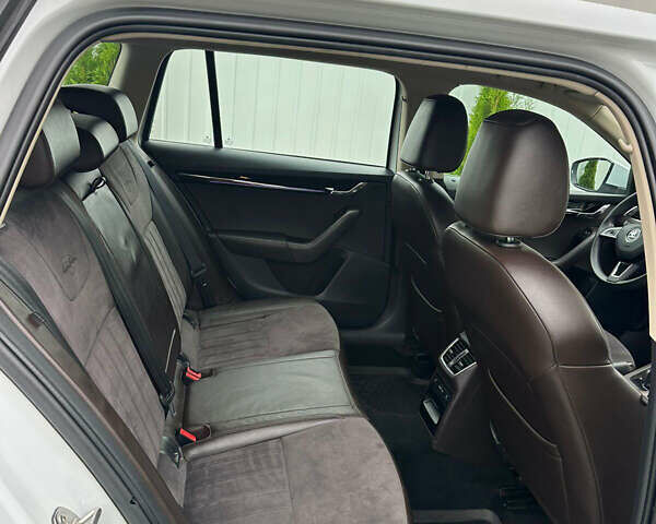 Белый Шкода Октавия, объемом двигателя 1.97 л и пробегом 232 тыс. км за 13980 $, фото 16 на Automoto.ua